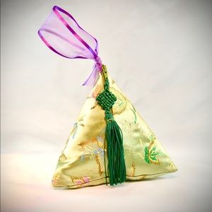 Small evening wristlet